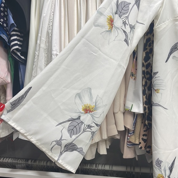 Beautiful long sleeve tie back mini dress - Picture 2 of 3